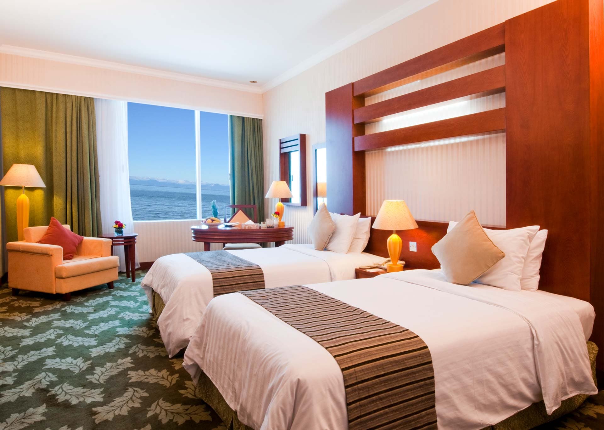 Deluxe Twin Beds with Sea View